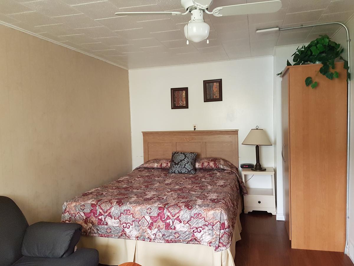 Flamingo Motel Кранбрук Екстер'єр фото